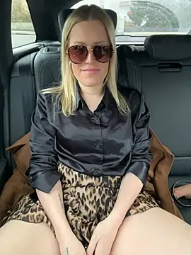 Sissy-Bee online show from 12.26.24