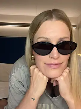 Sissy-Bee online show from 02.12.25