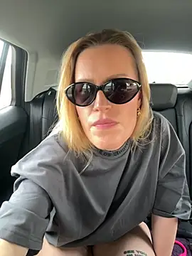 Sissy-Bee online show from 10.19.25