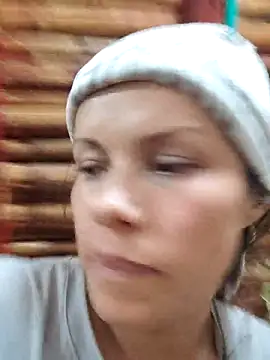 Snapshot of amazonafit_ chatting on 12.20.25 amazonafit online show from 12.20.25