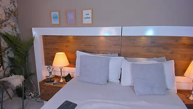 EmaBakker online show from 03.08.26