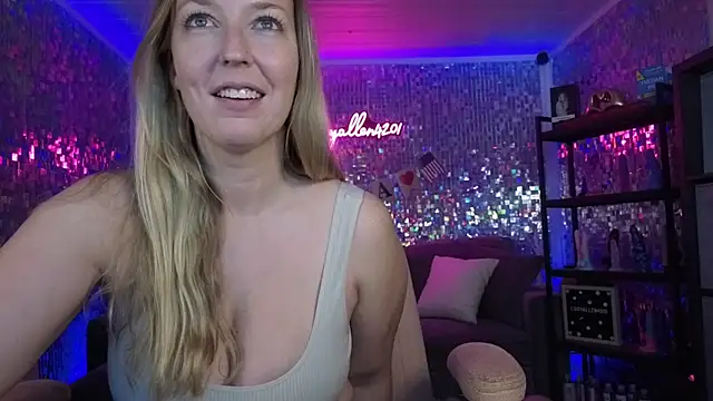 Snapshot of lucyallen4201 chatting on 06.20.26 lucyallen4201 online show from 06.20.26