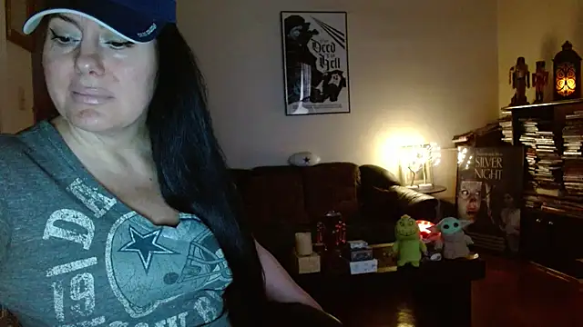 Snapshot of mandaloriangirls chatting on 11.30.25 mandaloriangirls online show from 11.30.25