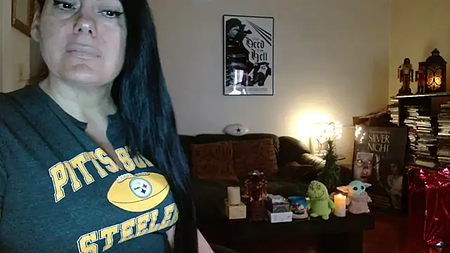 Snapshot of mandaloriangirls chatting on 12.14.25 mandaloriangirls online show from 12.14.25