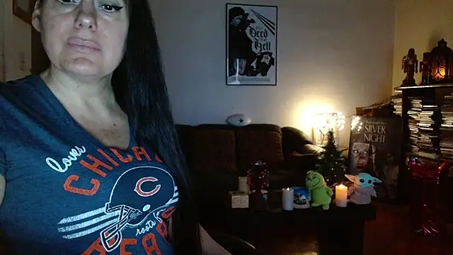 Snapshot of mandaloriangirls chatting on 12.19.25 mandaloriangirls online show from 12.19.25