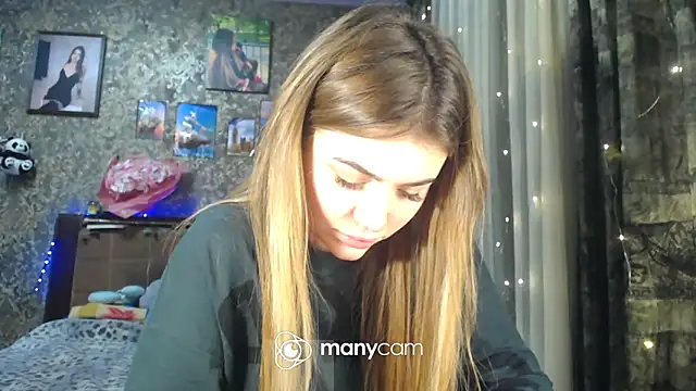 Snapshot of BonnyShy chatting on 12.08.24 BonnyShy online show from 12.08.24