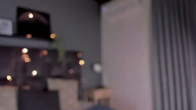 Snapshot of ParisFox_ chatting on 02.12.26 ParisFox online show from 02.12.26