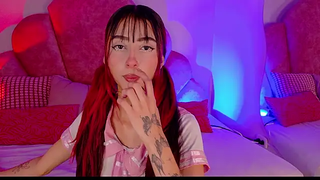 Snapshot of ParisFox_ chatting on 02.25.26 ParisFox online show from 02.25.26