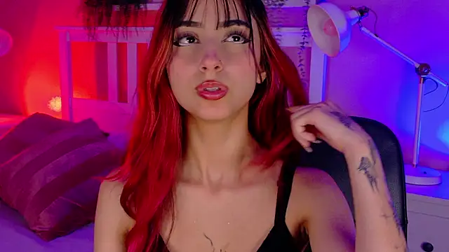 Snapshot of ParisFox_ chatting on 03.19.26 ParisFox online show from 03.19.26