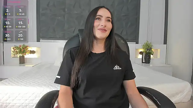SaraGomez1 online show from 04.30.26