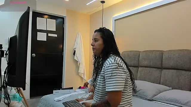 Dilan y Mia online show from 12.14.24