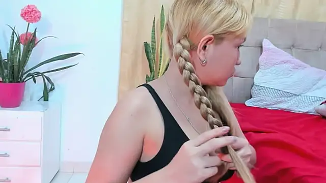 Snapshot of Annaraquel_ chatting on 11.06.25 Annaraquel online show from 11.06.25