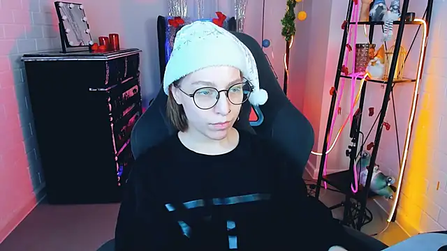 Snapshot of AphexQueen chatting on 12.25.24 AphexQueen online show from 12.25.24