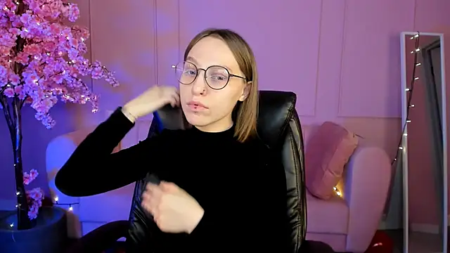 Snapshot of AphexQueen chatting on 02.21.25 AphexQueen online show from 02.21.25