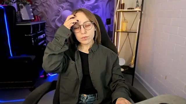 Snapshot of AphexQueen chatting on 02.27.25 AphexQueen online show from 02.27.25