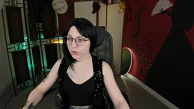 Snapshot of AphexQueen chatting on 03.12.25 AphexQueen online show from 03.12.25