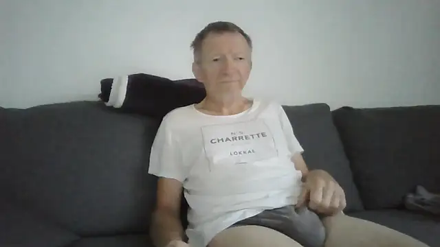 Snapshot of naturiste974 chatting on 06.10.26 naturiste974 online show from 06.10.26