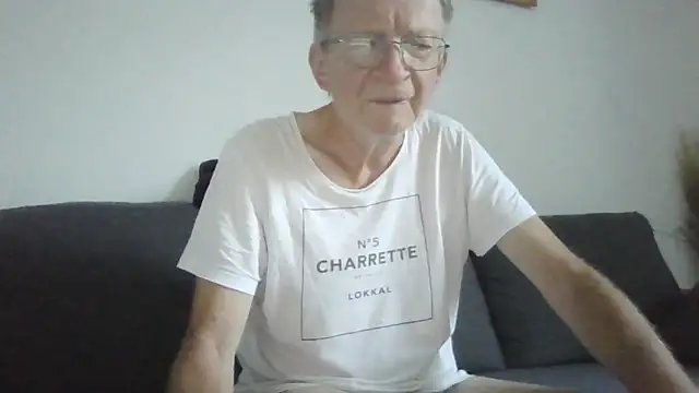 Snapshot of naturiste974 chatting on 06.15.26 naturiste974 online show from 06.15.26