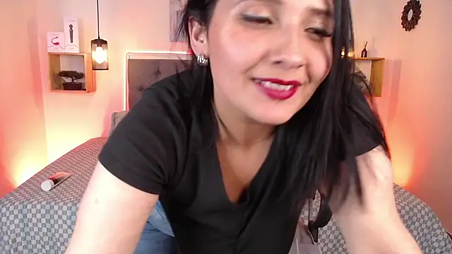 Snapshot of emily_leinner chatting on 12.15.24 emily leinner online show from 12.15.24
