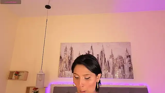 Snapshot of emily_leinner chatting on 06.25.26 emily leinner online show from 06.25.26
