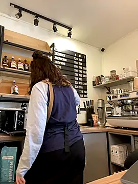 cinnabon  online show from 10.04.25