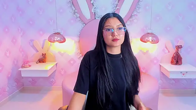 Snapshot of Saraa_Skinny chatting on 01.31.25 Saraa Skinny online show from 01.31.25