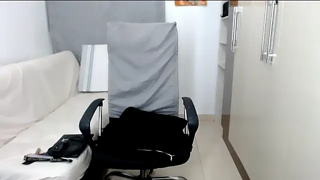 Snapshot of Laura-pervert chatting on 01.23.25 Laura-pervert online show from 01.23.25