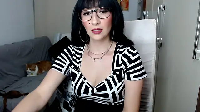 Snapshot of Laura-pervert chatting on 10.10.25 Laura-pervert online show from 10.10.25
