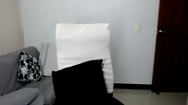 Snapshot of Laura-pervert chatting on 06.27.26 Laura-pervert online show from 06.27.26