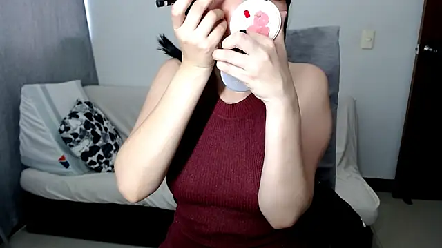 Snapshot of Laura-pervert chatting on 07.05.26 Laura-pervert online show from 07.05.26