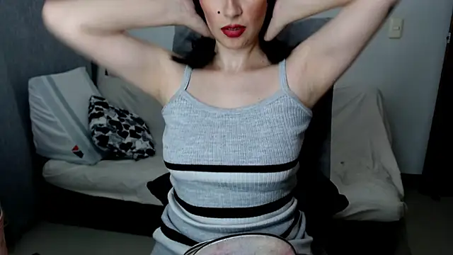 Snapshot of Laura-pervert chatting on 07.11.26 Laura-pervert online show from 07.11.26
