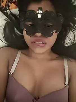 Snapshot of Bella_Luna18 chatting on 12.11.24 Bella Luna18 online show from 12.11.24