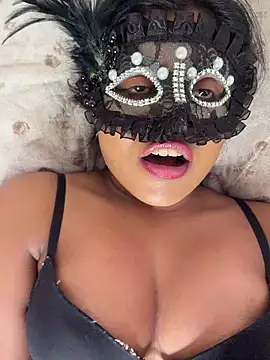 Snapshot of Bella_Luna18 chatting on 11.11.25 Bella Luna18 online show from 11.11.25