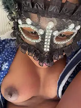 Snapshot of Bella_Luna18 chatting on 11.24.25 Bella Luna18 online show from 11.24.25