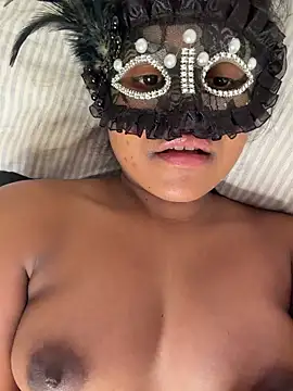 Snapshot of Bella_Luna18 chatting on 12.01.25 Bella Luna18 online show from 12.01.25