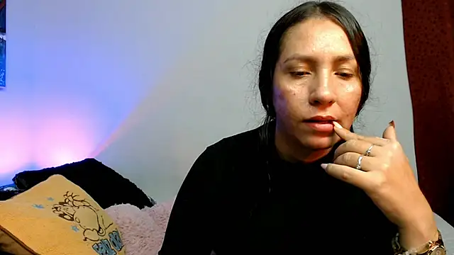 Snapshot of naihroby chatting on 03.31.26 naihroby online show from 03.31.26