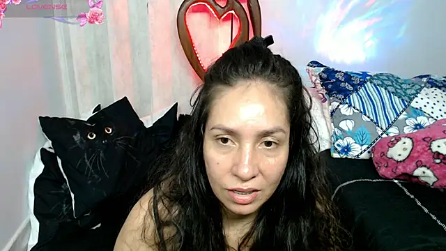 Snapshot of naihroby chatting on 04.26.26 naihroby online show from 04.26.26