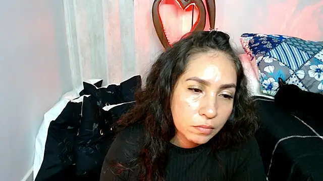 Snapshot of naihroby chatting on 04.28.26 naihroby online show from 04.28.26