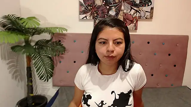 Snapshot of CarolineBrunx chatting on 03.05.25 CarolineBrunx online show from 03.05.25