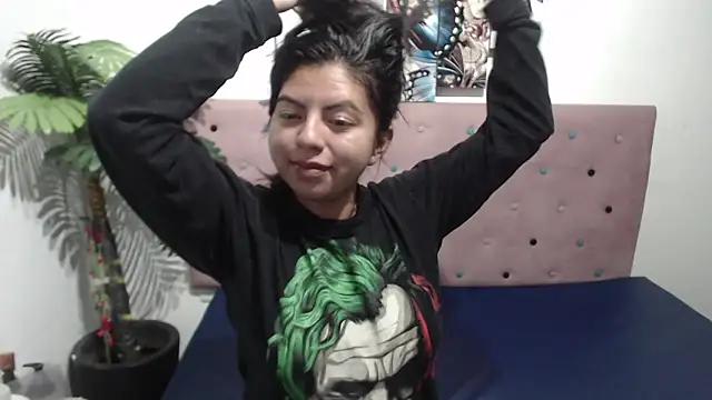 Snapshot of CarolineBrunx chatting on 03.12.25 CarolineBrunx online show from 03.12.25