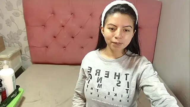 Snapshot of CarolineBrunx chatting on 12.15.25 CarolineBrunx online show from 12.15.25