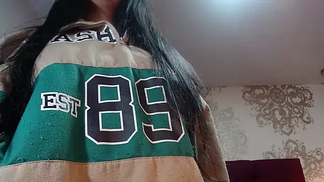 Snapshot of CarolineBrunx chatting on 12.18.25 CarolineBrunx online show from 12.18.25