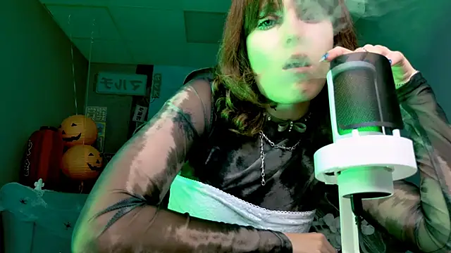 LolaAsmus online show from 10.31.25