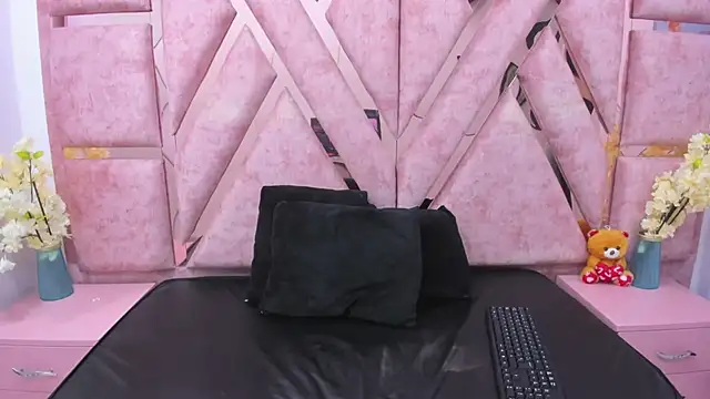 CataleyaLars20 online show from 07.10.26