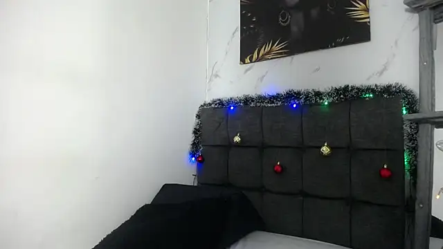 Snapshot of mikoto_urab chatting on 12.17.24 mikoto urab online show from 12.17.24