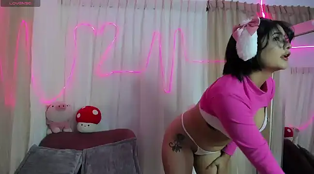 Snapshot of mikoto_urab chatting on 02.27.25 mikoto urab online show from 02.27.25