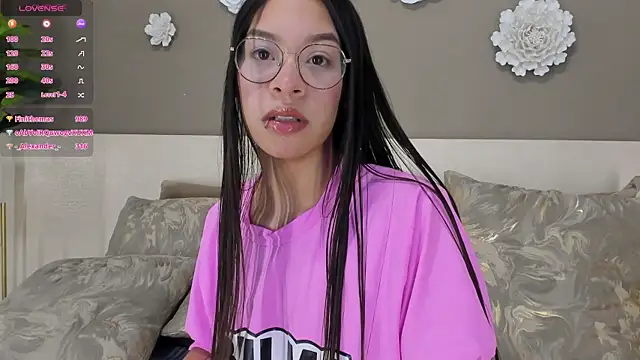 KimHiltton online show from 02.12.25