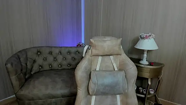 SoffiQueen online show from 02.18.25