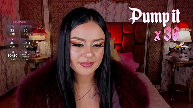 SoffiQueen online show from 11.18.25