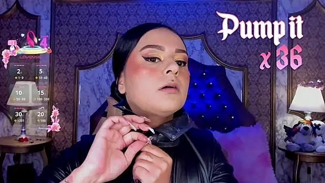 SoffiQueen online show from 02.17.26